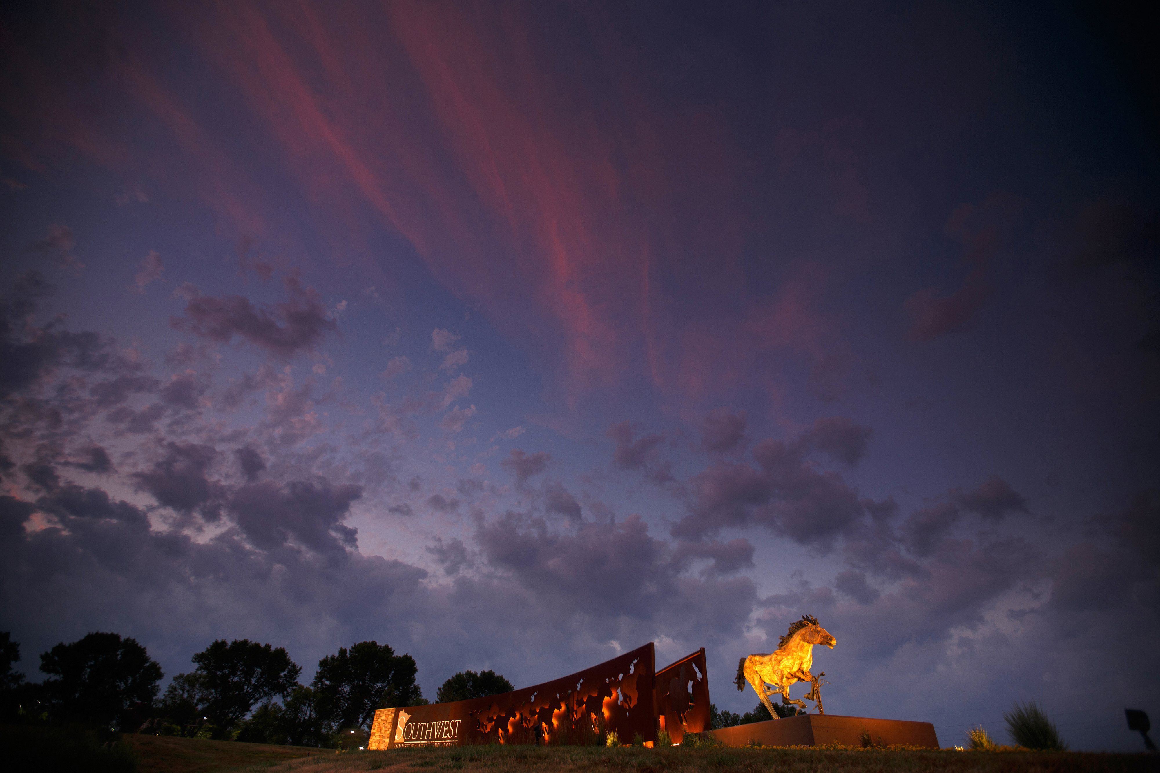 smsu engrance sign sunset